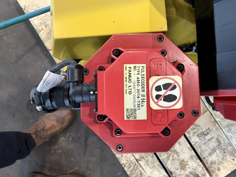 FANUC M-6iB/20 6 AXIS ROBOT W/ R-J3IB CONTROLLER. STOCK # 1005724