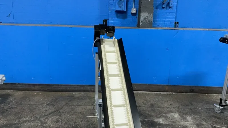 DORNER 10” W OF FLAT INCLINE BELT CONVEYOR  -  LPZ3210853