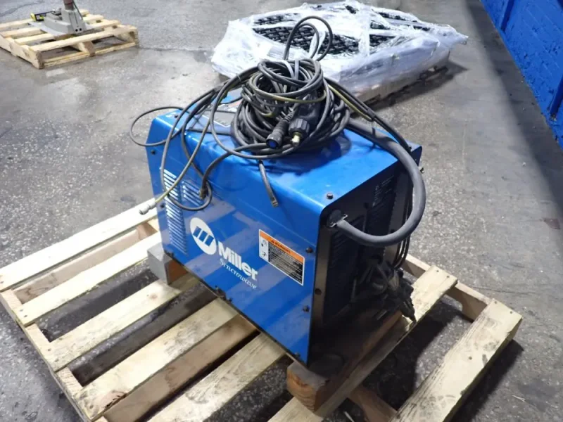 MILLER 150 WELDER  -  SYNCROWAVE 180 SD