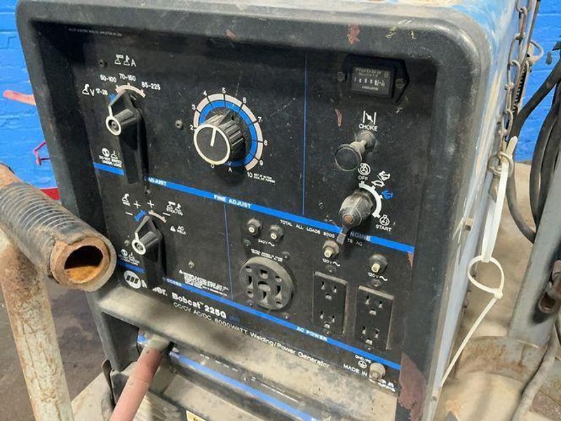 MILLER 70/35 A BOBCAT 225G PLUS WELDER/GENERATOR  -  BOBCAT 225G PLUS