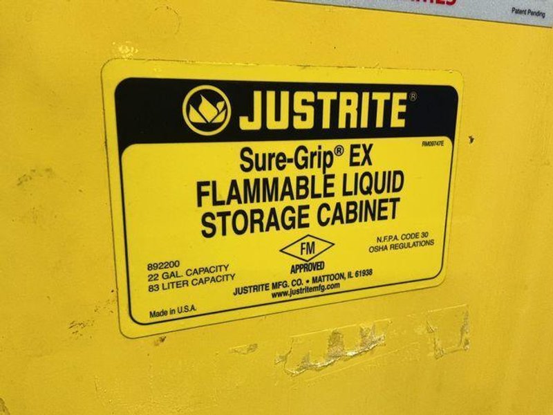 JUSTRITE 22 GAL / 3 SHELVES FLAMMABLE STORAGE CABINET