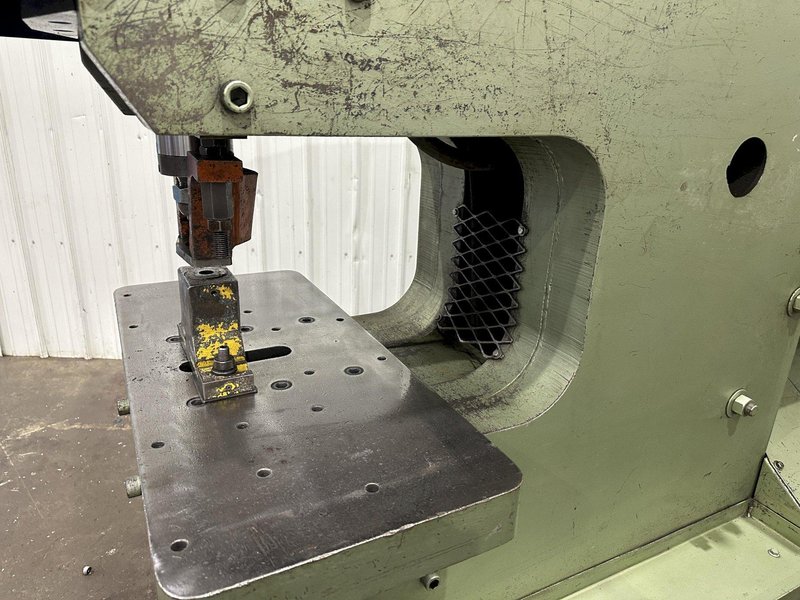 140 TON PIRANHA model P11-140 HYDRAULIC IRONWORKER : STOCK #77765