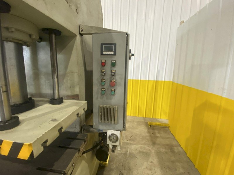 50 TON YIFANG MODEL #YC-50T HYDRAULIC C-FRAME PRESS, 15.75" STROKE: STOCK #20191