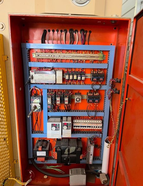 200 Ton x 13′ US Industrial USHB200-13AC Hydraulic Press Brake, 2007 – Backgauge