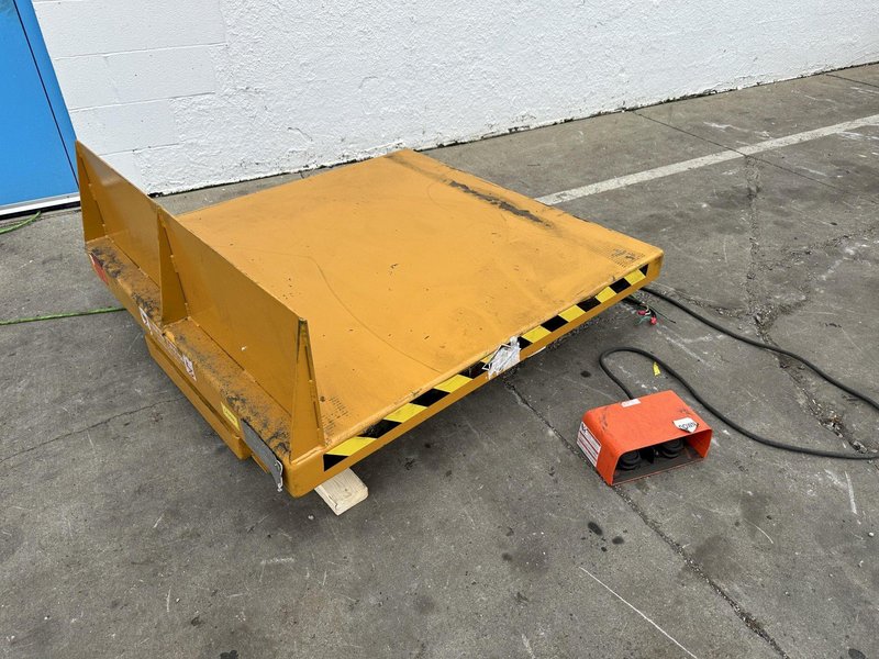 4000 LB PRESTO ECOA MODEL #CLTLT HYDRAULIC  TILTING LIFT TABLE: STOCK #78098