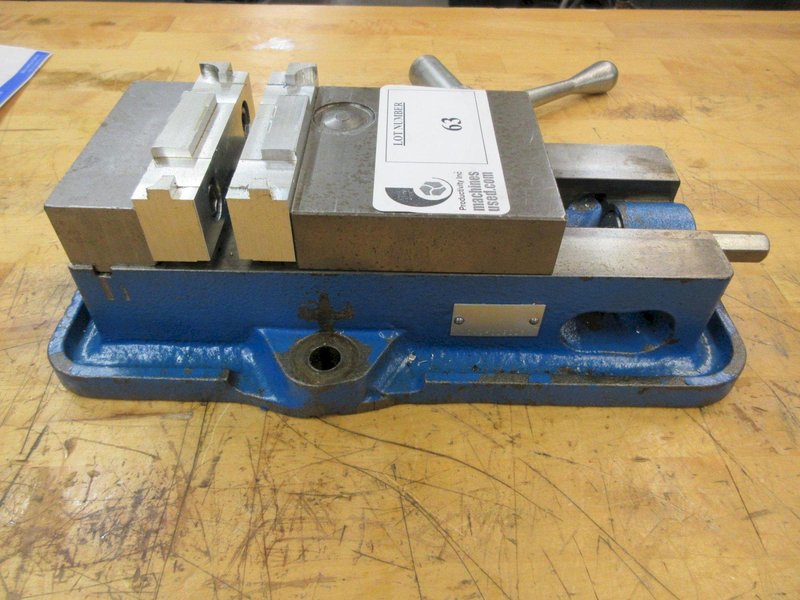 Kurt D40 4&quot; Machine Vise with Handle and Aluminum Jaws- Auction Item