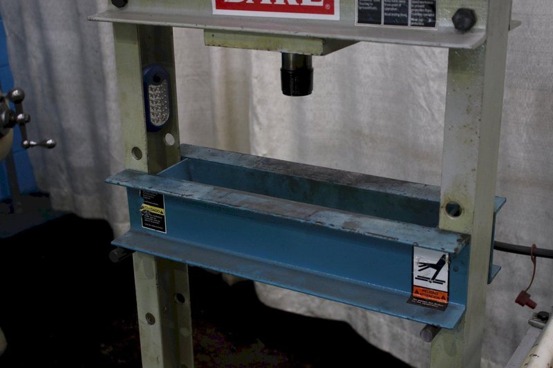 10 TON DAKE H FRAME PRESS: STOCK #75647