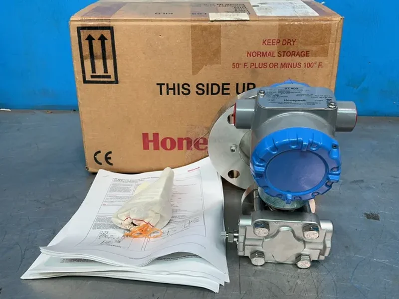 Honeywell Flange Mounted Liquid Level Transmitter - Stf828-e1hs4a-h1f-a-ad0-11s-a-00a6-00-0000