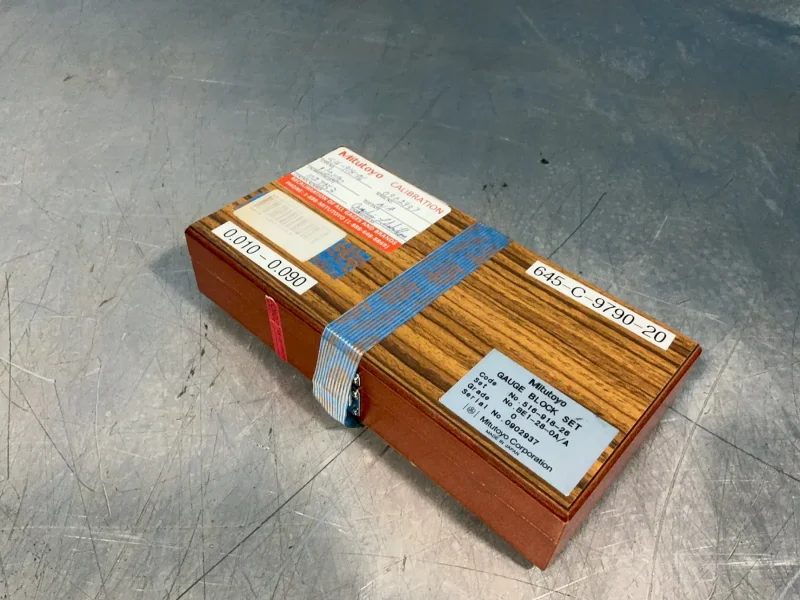 MITUTOYO GAUGE BLOCK SET   -  516-918-26