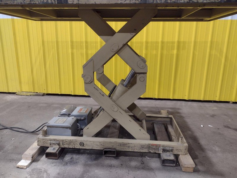 4,000 LBS X 72" X 36" GLOBE INTERNATIONAL HYDRAULIC SCISSOR LIFT TABLE, 110V: STOCK #20941