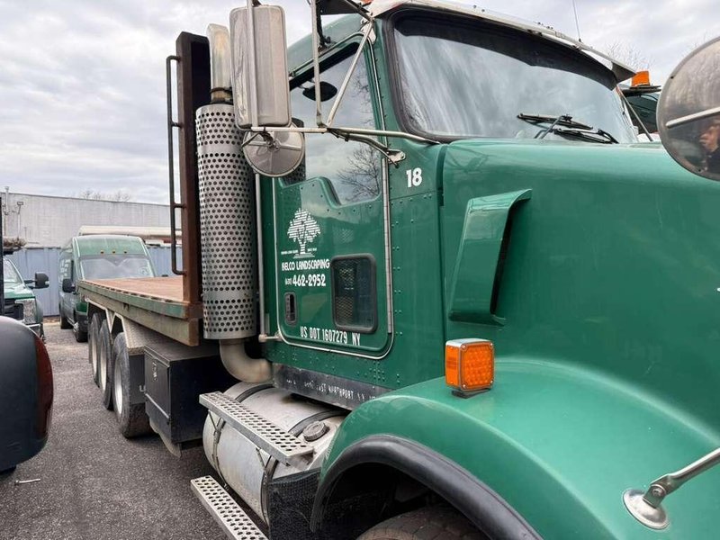 Kenworth T800 Roll Off Hoist Truck, 2006 – CAT Diesel, Manual 8LL, 60,000 lb Hoist, Tri-Axle, Work Ready