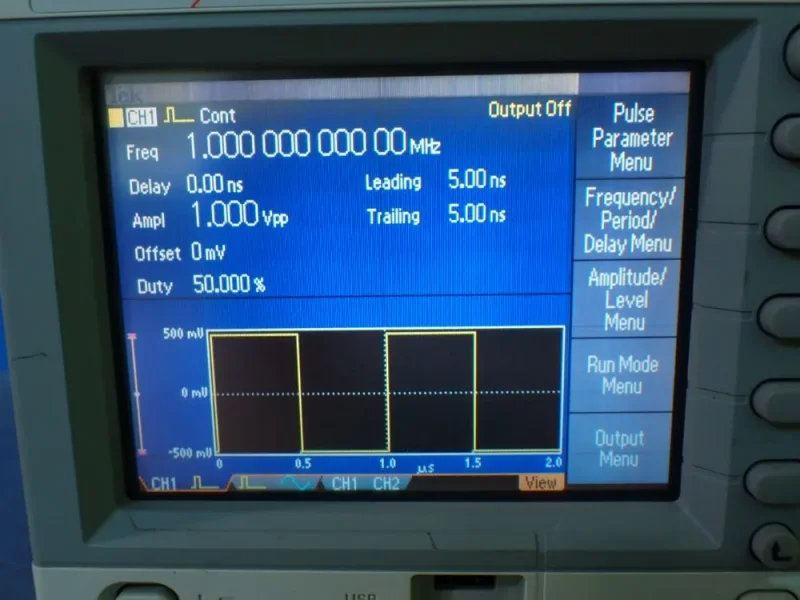 TEKTRONIX DUAL CHANNEL ARBITRARY / FUNCTION  -  AFG3102