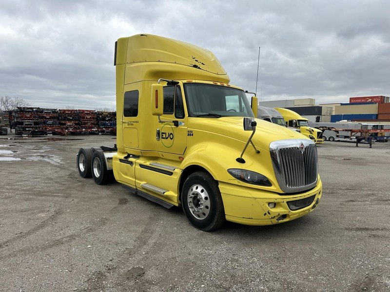 International LF687 Sleeper Truck, 2016 – 1.1 Million Miles – Cummins ISX – Tandem Axle Highway Tractor