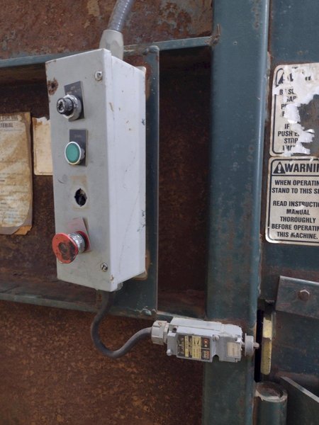 48&quot; X 48&quot; X 24&quot; EPCO VERTICAL HYDRAULIC BALER: STOCK #22919