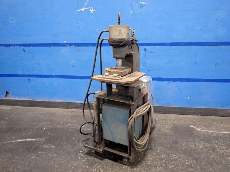 50 TON WA WHITNEY PORTABLE SINGLE END PUNCH: STOCK #79003