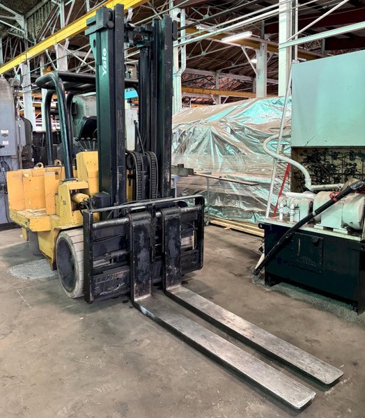 15,000 Lb. Yale Electric Lift Truck, Solid Tire, SS, Fork Positioning, 138" Fork Height