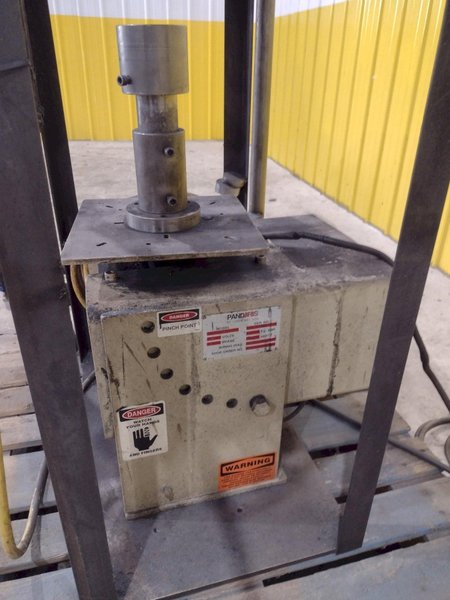 500 LB PANDJIRIS MODEL ALPHA 5-3 WELDING POSITIONER, 115 VOLT: STOCK #23361