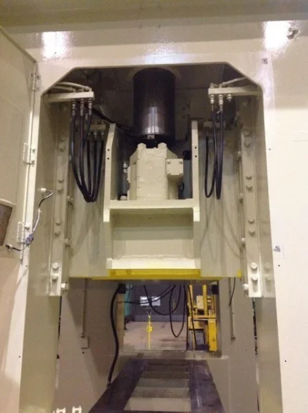 KOMATSU 220 TON ECCENTRIC GEAR 2 PT SS PRESS, STOCK# 13406J