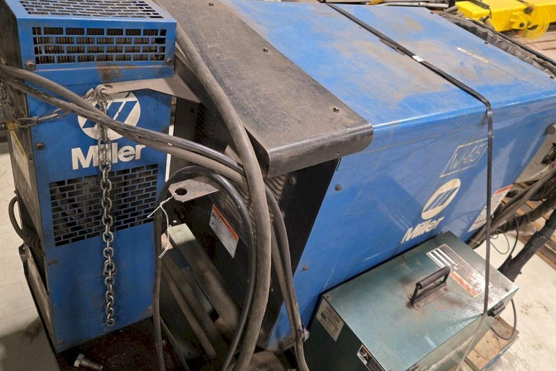 MILLER DELTAWELD 452 WITH WATERMATE 1A COOLING SYSTEM AND  WIRE FEEDER USED
