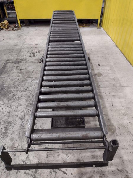 120&quot; LONG X 16&quot; WIDE X 39&quot; ROLLER CONVEYOR: STOCK #21840
