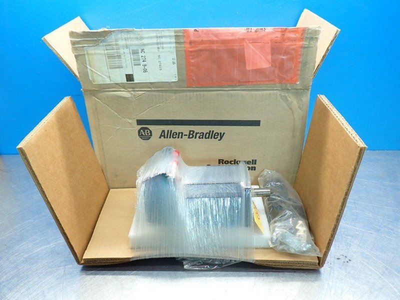 ALLEN BRADLEY MP-SERIES KINETIX SERVO MOTOR  -  MPL-B320P-HK24AA