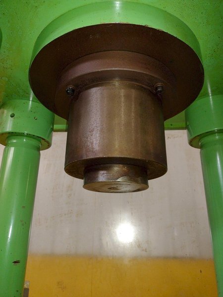 300 TON KOHSHIN MODEL #300TF HYDRAULIC 4-POST PRESS 6.5" STROKE: STOCK #16214