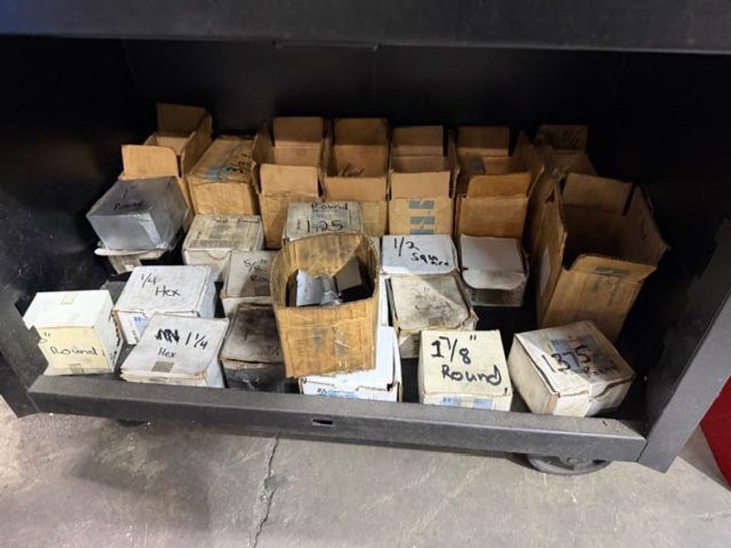 Doosan Puma 240C CNC Lathe, 2013 – LNS Barfeed, Royal Collet Chuck, LNS Chip Conveyor