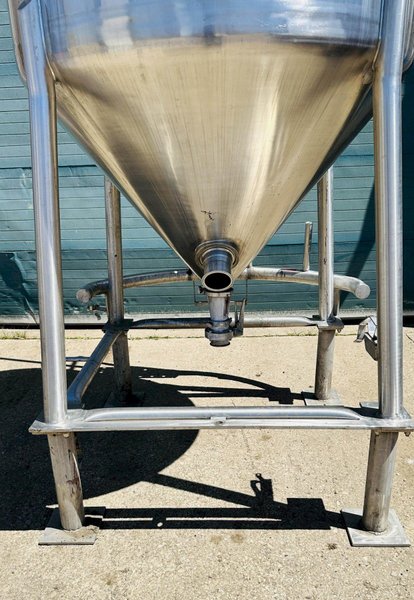 INOX Industries Inc.  |  S.S. V-Bottom Storage Tank / Vessel