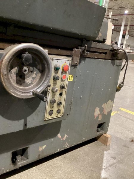 YANG IRON YAM-GU27-100H CYLINDRICAL GRINDER USED