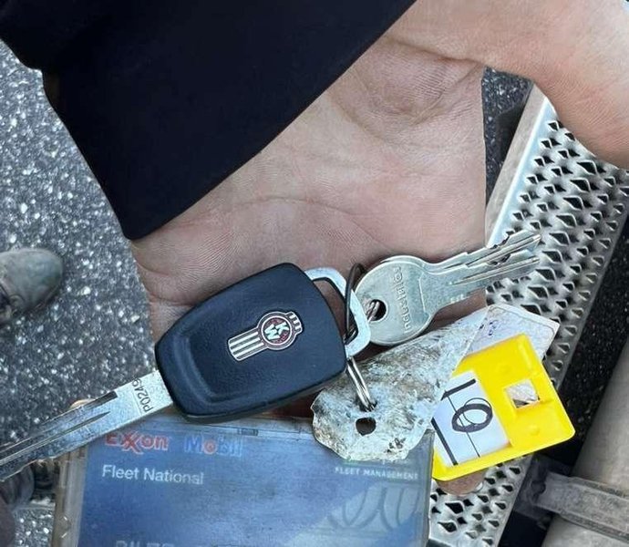 Kenworth T480 Dump Truck, 2023 – Tandem Axle, Heavy-Duty Work Truck