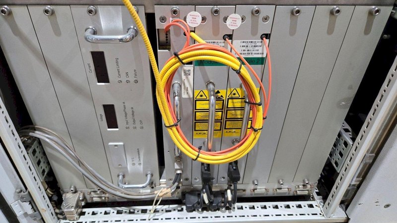 IPG PHOTONICS YLS-1000-S2T-TR Ytterbium Laser System USED