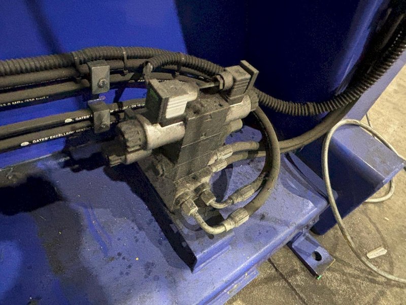 3750 LBS x 96" X 96" PREMIER MODEL #FS-WIDEBODY HYDRAULIC CLAMP &amp; ROTATE PALLET FLIPPER: YOBRO #24597