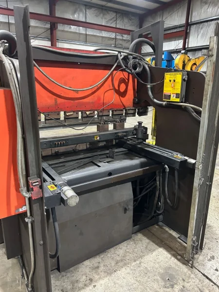 50 TON AMADA RG50 CNC HYDRAULIC PRESS BRAKE: YOBRO #24848