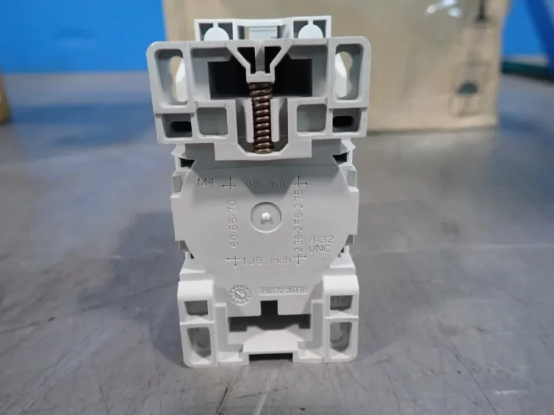 ALLEN-BRADLEY CONTACTOR  -  100-E26KD00