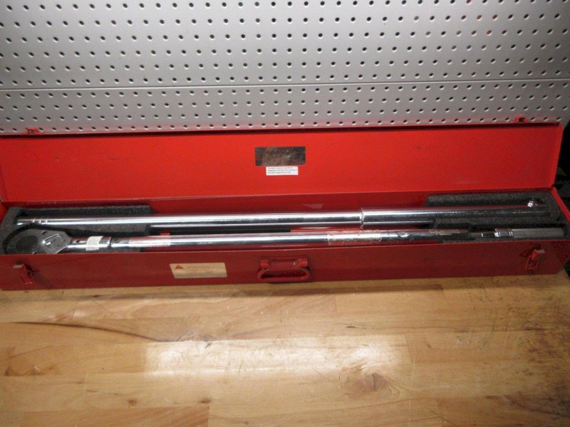 CDI 10005MFRMH Micrometer Torque Wrench: 1" Drive Size, 200 ft-lb to 1000 ft-lb- Auction Item