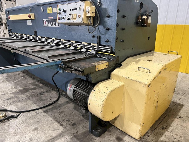 10&#039; x 3/16&quot; AMADA MODEL #M-3045 MECHANICAL POWERED SQUARING SHEAR: STOCK #21850