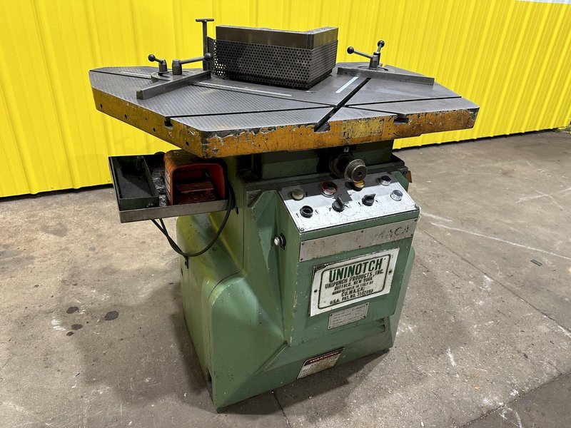 9&quot; x 9&quot; x 3/16&quot; COMACA HYDRAUIC CORNER NOTCHER 6239: STOCK #19040
