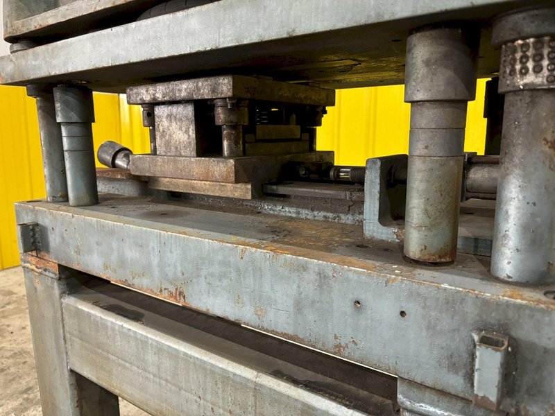 12 TON AIRAM 4-POST PNEUMATIC CUTOFF PRESS: STOCK #21325