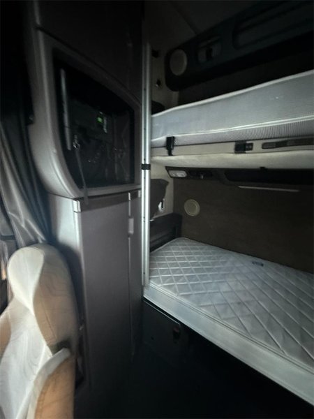 VOLVO VNL64T780 - Trucks