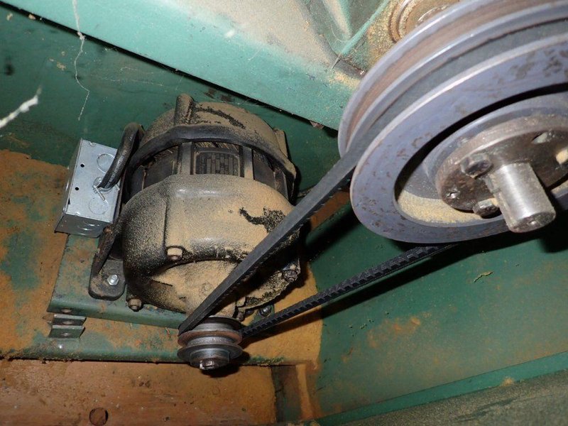 19" THROAT VERTICAL BAND SAW
