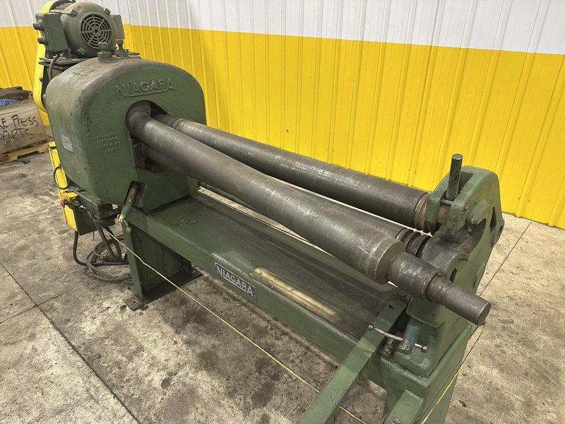 48" X 12 GA NIAGARA MODEL #351 POWERED PLATE BENDING ROLL: STOCK #22359