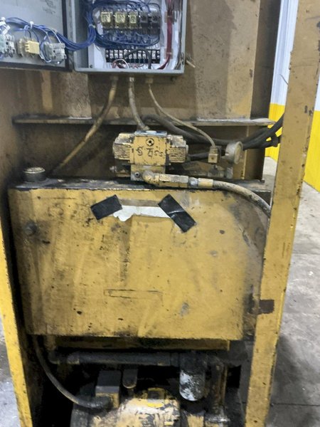 60" X 30" SP INDUSTRIES MODEL VB60 BUNDLE BEE VERTICAL CARDBOARD BALER: YOBRO #24582