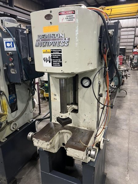 6 DENISON HYDRAULIC PRESS