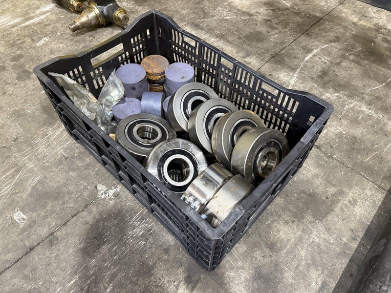 30,000 LBS SUPERIOR FAB MODEL #98-105-617 FORKLIFT MAST: YOBRO #23993