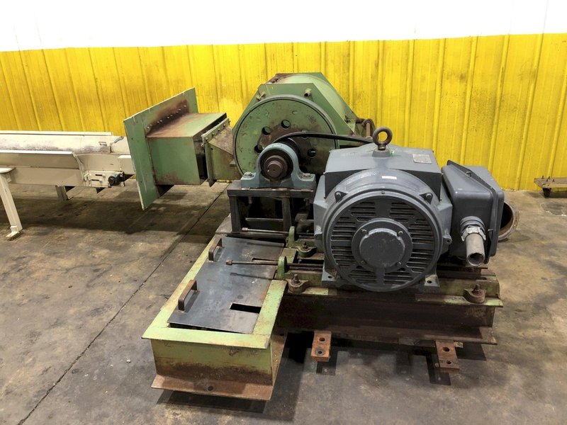 100 HP WOODHOG WOOD SHREDDER WITH INFEED CONVEYOR: STOCK #18304