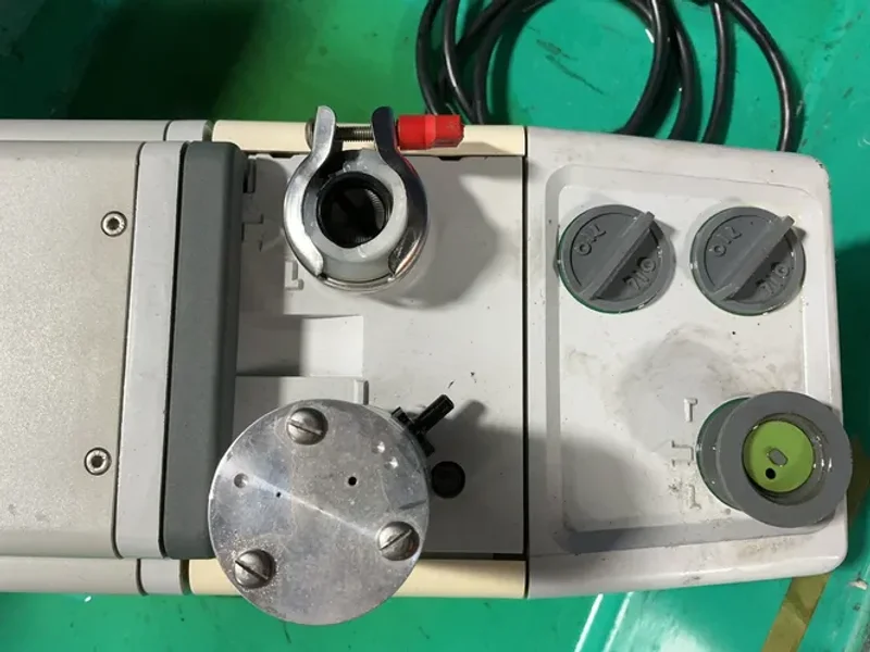 EDWARDS ROTARY VANE VACUUM PUMP   -  E-LAB  2