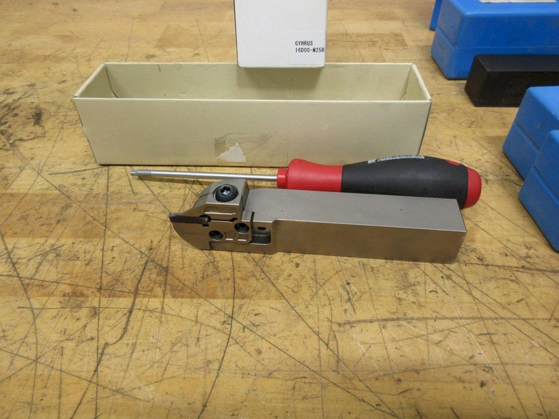 Lathe Stick Tool Holders | (7) Valenite Facing Holders, (1) Mistubishi Part Off *** All New In Boxes ***- Auction Item