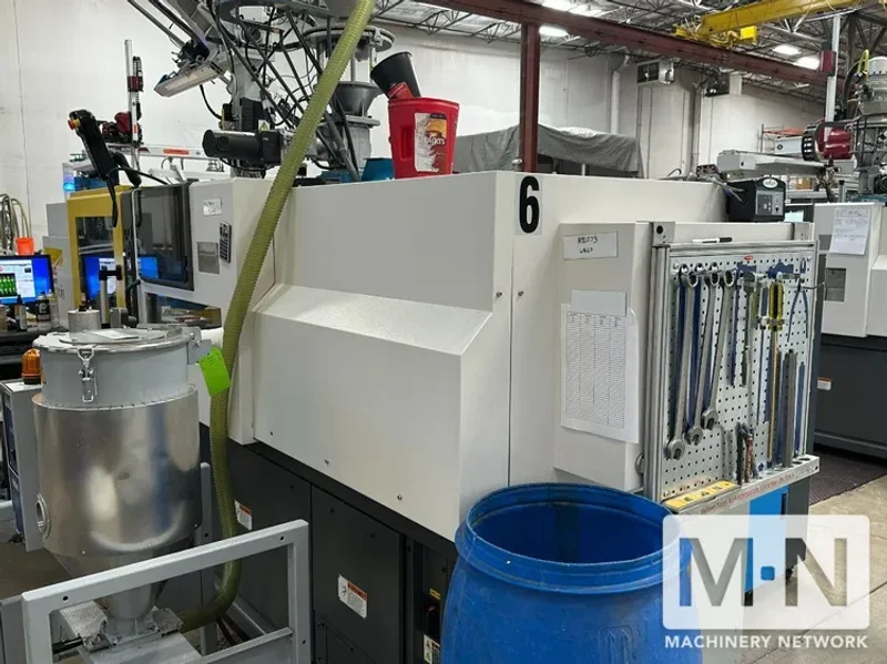 138 TON 3.4 OZ MILACRON FANUC ROBOSHOT MODEL S-110iA INJECTION MOLDING MACHINE MFG 2022