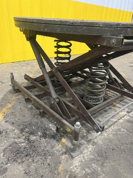 43" X 43" X 34" MECHANICAL SPRING LIFT TABLE: STOCK #20137