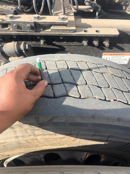 2020 Freightliner CA126SLP - Cascadia  3AKJHHDR2LSLR4945